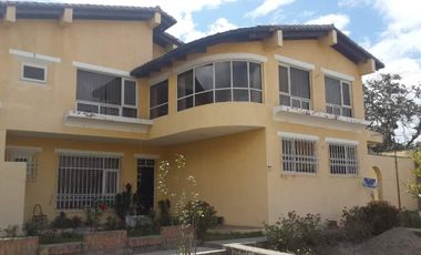 Vendo hermosa casa - San Antonio de Pichincha 659m2- Remodelar
