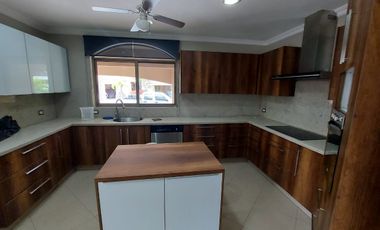 Via La Costa, Renta de Linda Casa 3 Dorm. con Piscina y Vista Al Lago