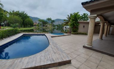 Via La Costa, Renta de Linda Casa 3 Dorm. con Piscina y Vista Al Lago