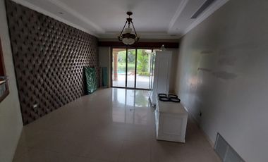 Via La Costa, Renta de Linda Casa 3 Dorm. con Piscina y Vista Al Lago