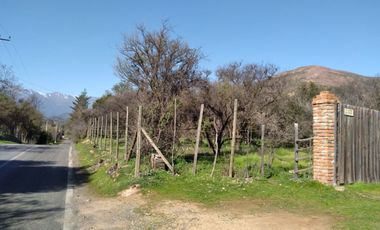 VENDE EN COLLIGUAY CASA CON GRAN TERRENO Y PISCINA