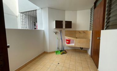 VENDO CÉNTRICO DEPARTAMENTO - VISTA EXTERNA - 2 DORMITORIOS - COCHERA - PISO 3 - NO ASCENSOR