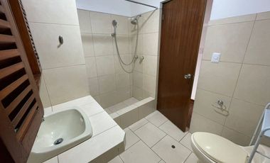 VENDO CÉNTRICO DEPARTAMENTO - VISTA EXTERNA - 2 DORMITORIOS - COCHERA - PISO 3 - NO ASCENSOR