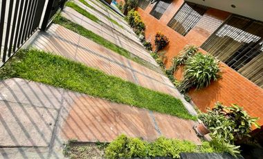 VENDO CÉNTRICO DEPARTAMENTO - VISTA EXTERNA - 2 DORMITORIOS - COCHERA - PISO 3 - NO ASCENSOR