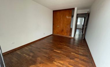VENDO CÉNTRICO DEPARTAMENTO - VISTA EXTERNA - 2 DORMITORIOS - COCHERA - PISO 3 - NO ASCENSOR