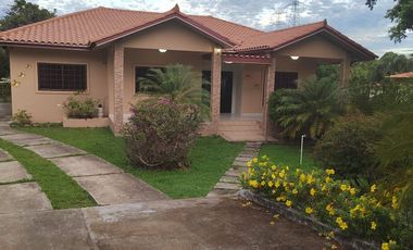 SE VENDE CASA DE PLAYA CON 2 LOTES EN LAS LAJAS DE CHAME