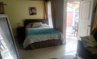 Se vende casa un piso, El Bosque a 4 cuadras de de Gran Avda.