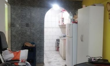 Se vende casa un piso, El Bosque a 4 cuadras de de Gran Avda.