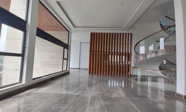 Venta de casa en Rancho San Juan Zona Esmeralda con cine y alberca