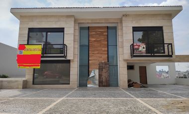 Venta de casa en Rancho San Juan Zona Esmeralda con cine y alberca