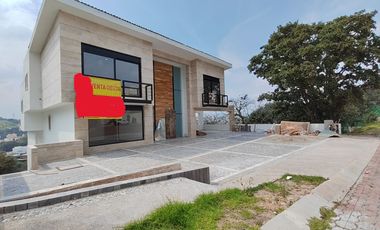 Venta de casa en Rancho San Juan Zona Esmeralda con cine y alberca