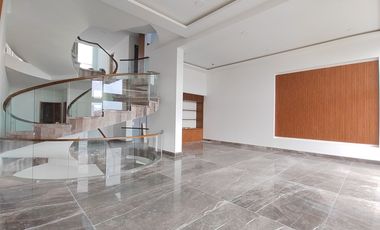 Venta de casa en Rancho San Juan Zona Esmeralda con cine y alberca