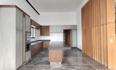 Venta de casa en Rancho San Juan Zona Esmeralda con cine y alberca
