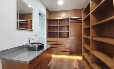 Venta de casa en Rancho San Juan Zona Esmeralda con cine y alberca