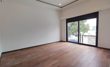 Venta de casa en Rancho San Juan Zona Esmeralda con cine y alberca