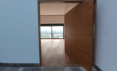 Venta de casa en Rancho San Juan Zona Esmeralda con cine y alberca