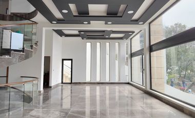 Venta de casa en Rancho San Juan Zona Esmeralda con cine y alberca