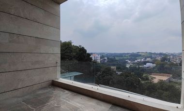 Venta de casa en Rancho San Juan Zona Esmeralda con cine y alberca