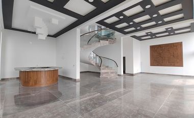 Venta de casa en Rancho San Juan Zona Esmeralda con cine y alberca