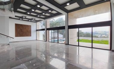 Venta de casa en Rancho San Juan Zona Esmeralda con cine y alberca