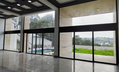 Venta de casa en Rancho San Juan Zona Esmeralda con cine y alberca