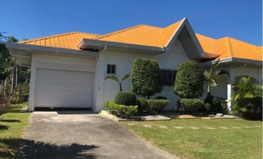 House With Big Lot With A Nice Garden and Spacious Parking Space in Tarlac