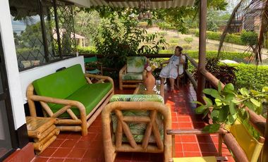 HERMOSA CASA VACACIONAL CON PISCINA PROPIA, EN VENTA! NEGOCIABLE!!!