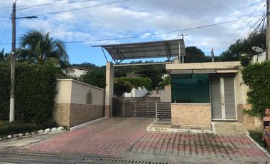 HERMOSA CASA VACACIONAL CON PISCINA PROPIA, EN VENTA! NEGOCIABLE!!!