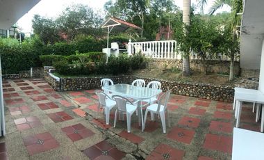 HERMOSA CASA VACACIONAL CON PISCINA PROPIA, EN VENTA! NEGOCIABLE!!!