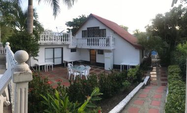 HERMOSA CASA VACACIONAL CON PISCINA PROPIA, EN VENTA! NEGOCIABLE!!!