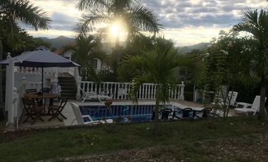 HERMOSA CASA VACACIONAL CON PISCINA PROPIA, EN VENTA! NEGOCIABLE!!!