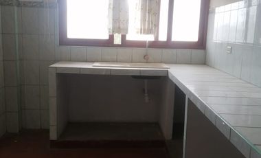 LURIN  SE VENDE TERRENO y 4 MINI DEPAS  UBICACION CENTRICA 1,350 M2