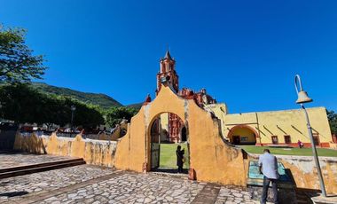 VENTA DE HOTEL CON LOCALES EN LANDA, SIERRA GORDA, QUERÉTARO.