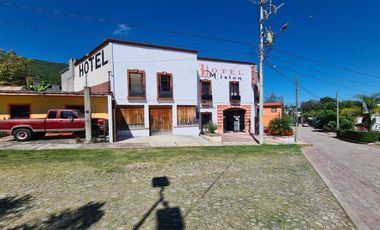 VENTA DE HOTEL CON LOCALES EN LANDA, SIERRA GORDA, QUERÉTARO.