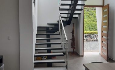 SE VENDE HERMOSA CASA CAMPESTRE DE DOS PISOS EN PRIMAVERAS DE PAYANDÉ VILLETA CUNDINAMARCA