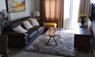 The Red Oak-Two Serendra | Fresh Minimalist One Bedroom 1BR Condo For Sale with City View in Mckinley Parkway