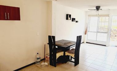 Casa CON ALBERCA COCINA INTEGRAL transporte publico a la puerta acepto infonavit
