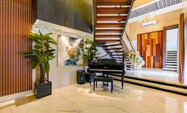 Brand New 6BR House & Lot with Swimming Pool in Multinational Village For Sale