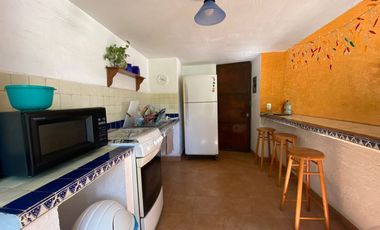 VENDO EN CUERNAVACA RESIDENCIA DE 1 NIVEL, FRACC. TEZOYUCA, SEGURIDAD TOTAL, OPORTUNIDAD.