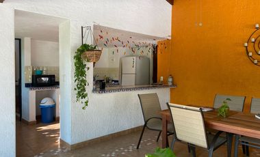 VENDO EN CUERNAVACA RESIDENCIA DE 1 NIVEL, FRACC. TEZOYUCA, SEGURIDAD TOTAL, OPORTUNIDAD.