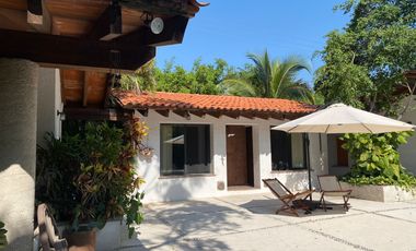 VENDO EN CUERNAVACA RESIDENCIA DE 1 NIVEL, FRACC. TEZOYUCA, SEGURIDAD TOTAL, OPORTUNIDAD.