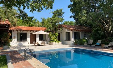 VENDO EN CUERNAVACA RESIDENCIA DE 1 NIVEL, FRACC. TEZOYUCA, SEGURIDAD TOTAL, OPORTUNIDAD.