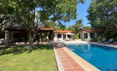 VENDO EN CUERNAVACA RESIDENCIA DE 1 NIVEL, FRACC. TEZOYUCA, SEGURIDAD TOTAL, OPORTUNIDAD.