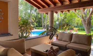 VENDO EN CUERNAVACA RESIDENCIA DE 1 NIVEL, FRACC. TEZOYUCA, SEGURIDAD TOTAL, OPORTUNIDAD.