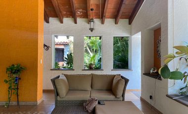 VENDO EN CUERNAVACA RESIDENCIA DE 1 NIVEL, FRACC. TEZOYUCA, SEGURIDAD TOTAL, OPORTUNIDAD.