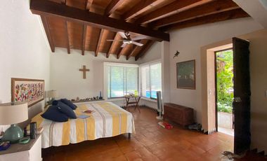 VENDO EN CUERNAVACA RESIDENCIA DE 1 NIVEL, FRACC. TEZOYUCA, SEGURIDAD TOTAL, OPORTUNIDAD.