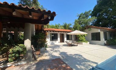 VENDO EN CUERNAVACA RESIDENCIA DE 1 NIVEL, FRACC. TEZOYUCA, SEGURIDAD TOTAL, OPORTUNIDAD.