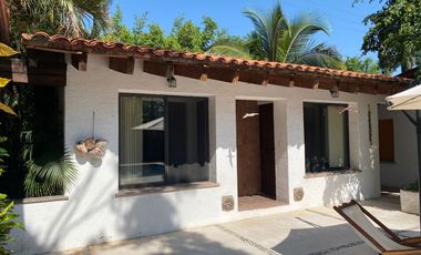 VENDO EN CUERNAVACA RESIDENCIA DE 1 NIVEL, FRACC. TEZOYUCA, SEGURIDAD TOTAL, OPORTUNIDAD.