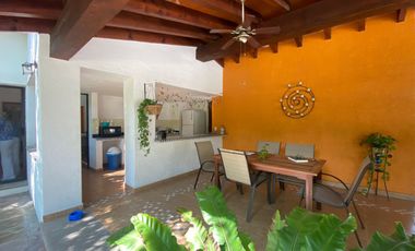 VENDO EN CUERNAVACA RESIDENCIA DE 1 NIVEL, FRACC. TEZOYUCA, SEGURIDAD TOTAL, OPORTUNIDAD.