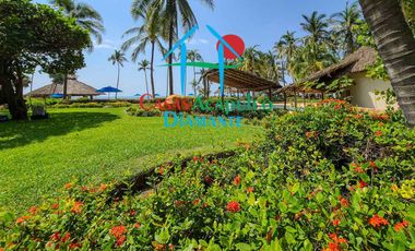 Vive el lujo frente al mar en Club Playamar I: comodidad, estilo y acceso directo a la playa